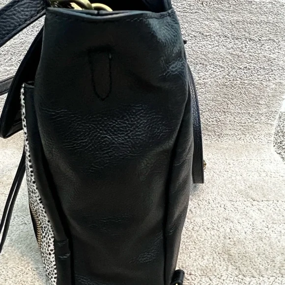 ❤️ Fossil Amelia White Cheetah Black Leather Backpack Shoulder Bag ZB7856504 FS - Picture 12 of 14